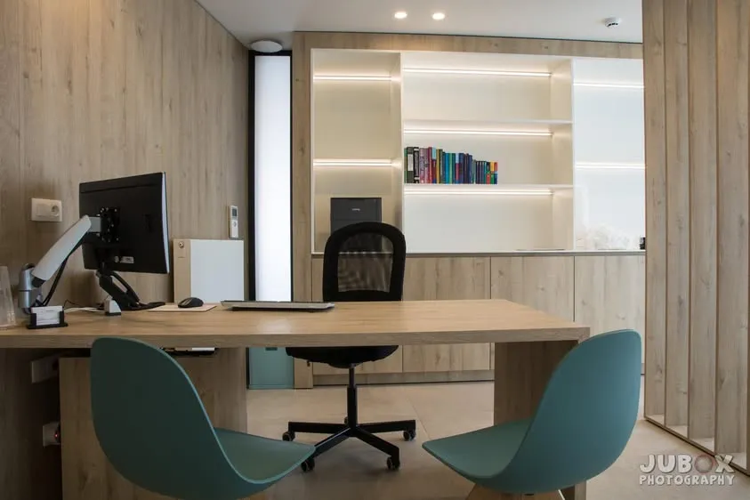 Consultatiebureau in eik