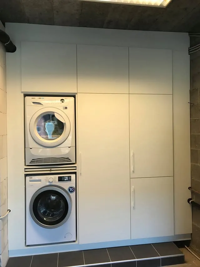 Kast met ingebouwde wasmachine en droogkast